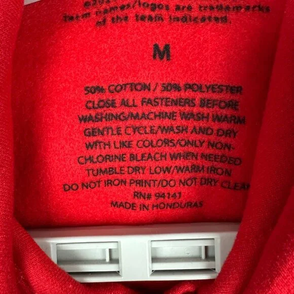 KANSAS CITY CHEFS MEN'S HOODED PULLOVER RED SWEATSHIRT , SIZE M MEDIUM - Picture 3 of 8